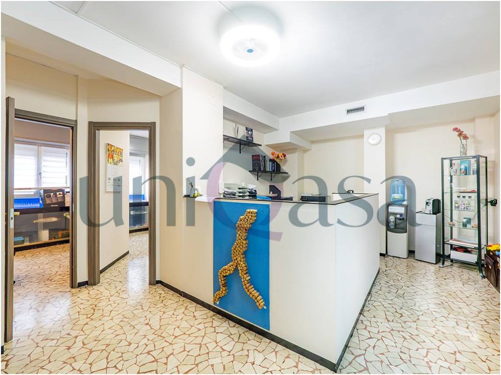 ufficio in vendita a Lecco in zona Lecco Centro