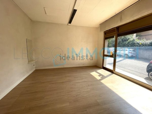 negozio in vendita a Lecco in zona Viale Turati