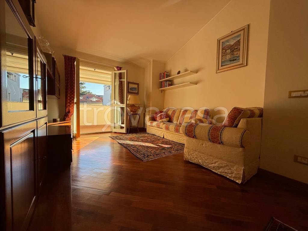 appartamento in vendita a Lecco in zona Lecco Centro