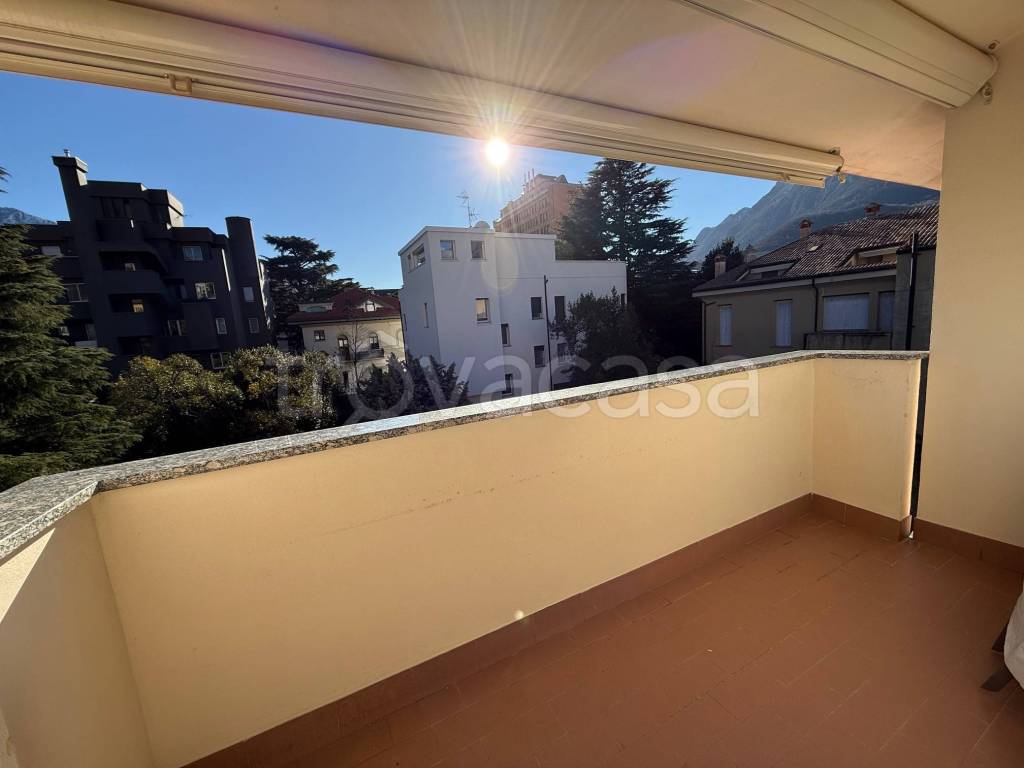 appartamento in vendita a Lecco in zona Lecco Centro