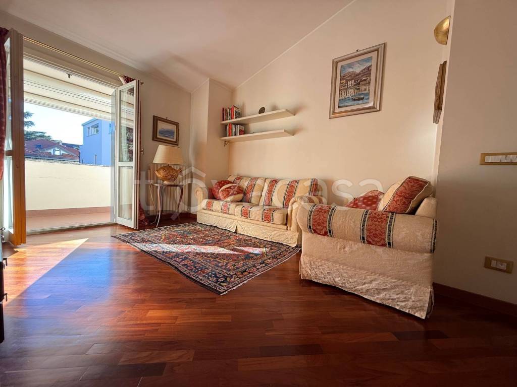 appartamento in vendita a Lecco in zona Lecco Centro