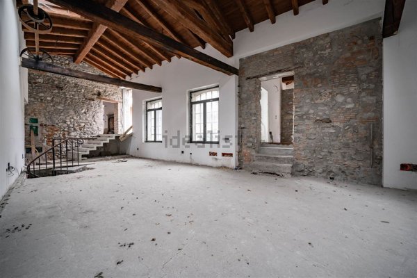 appartamento in vendita a Lecco in zona Laorca