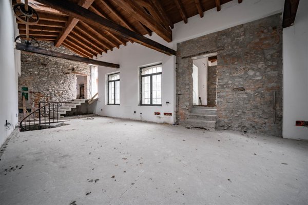 appartamento in vendita a Lecco in zona Laorca