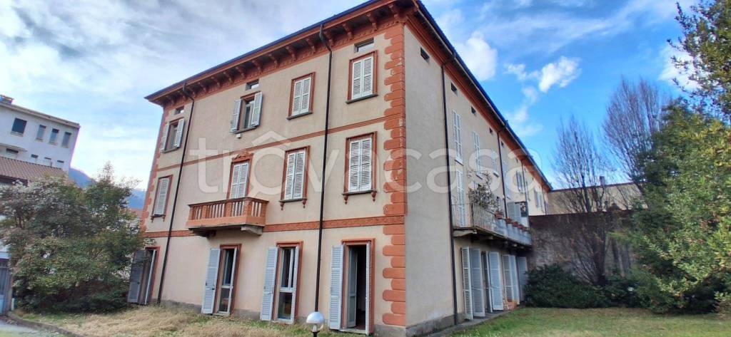 ufficio in vendita a Lecco in zona Pescarenico