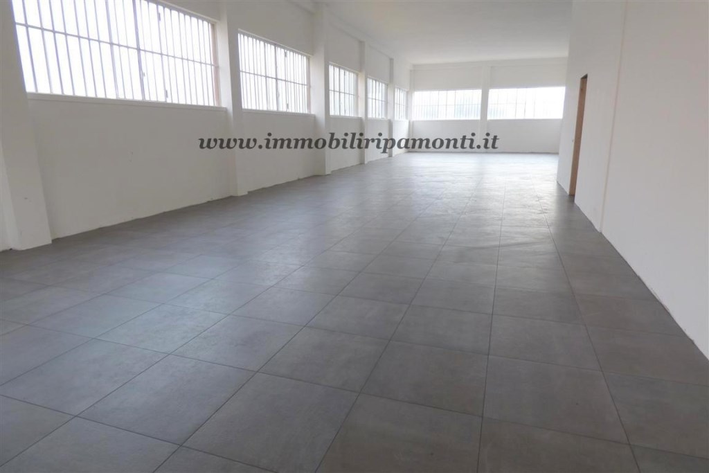 locale commerciale in vendita a Lecco