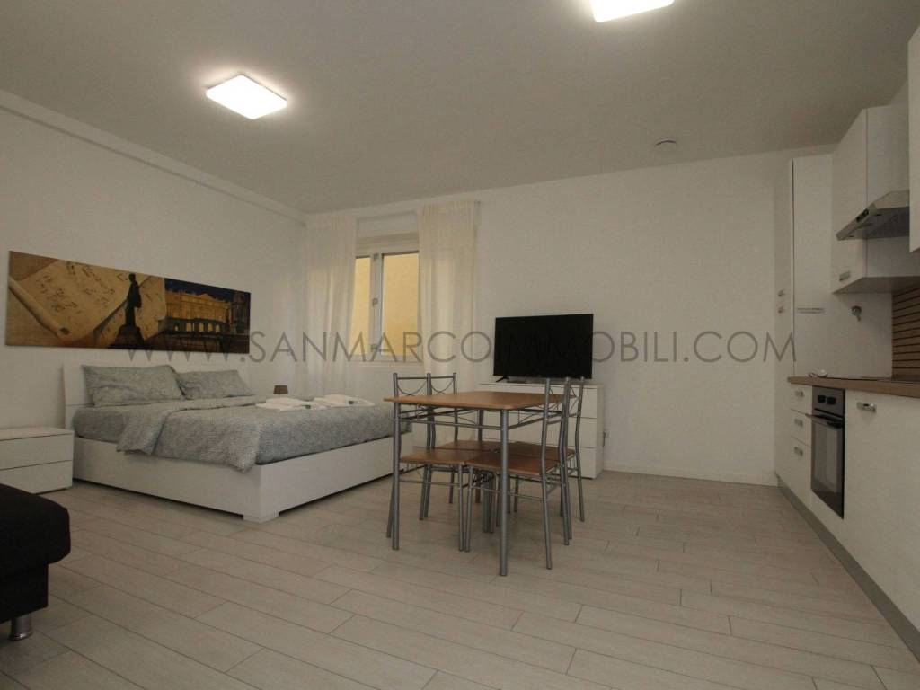 appartamento in vendita a Lecco in zona Caleotto