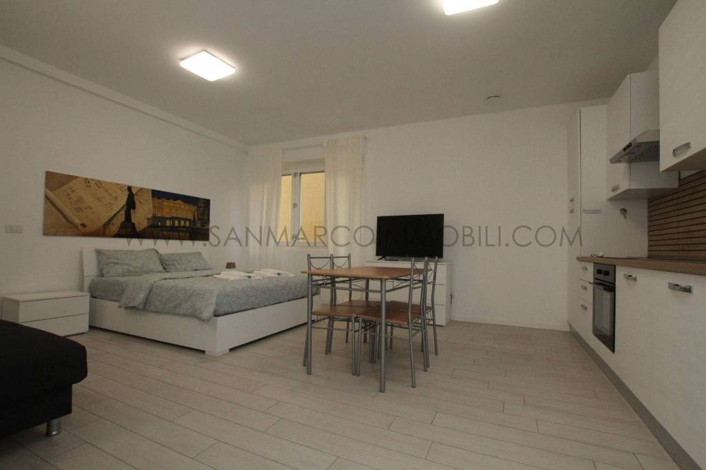 appartamento in vendita a Lecco in zona Caleotto