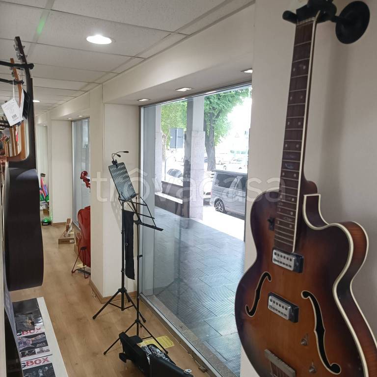 negozio in vendita a Lecco