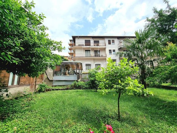 appartamento in vendita a Lecco in zona Olate