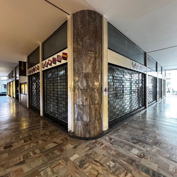 negozio in vendita a Lecco in zona Lecco Centro