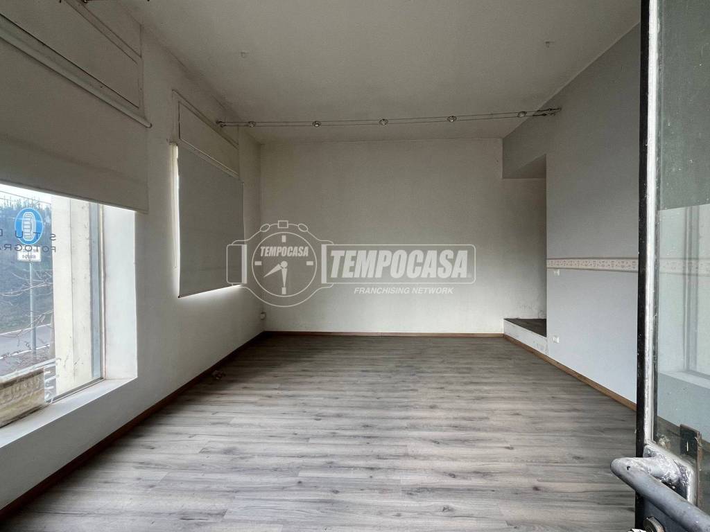 negozio in vendita a Lecco in zona Maggianico