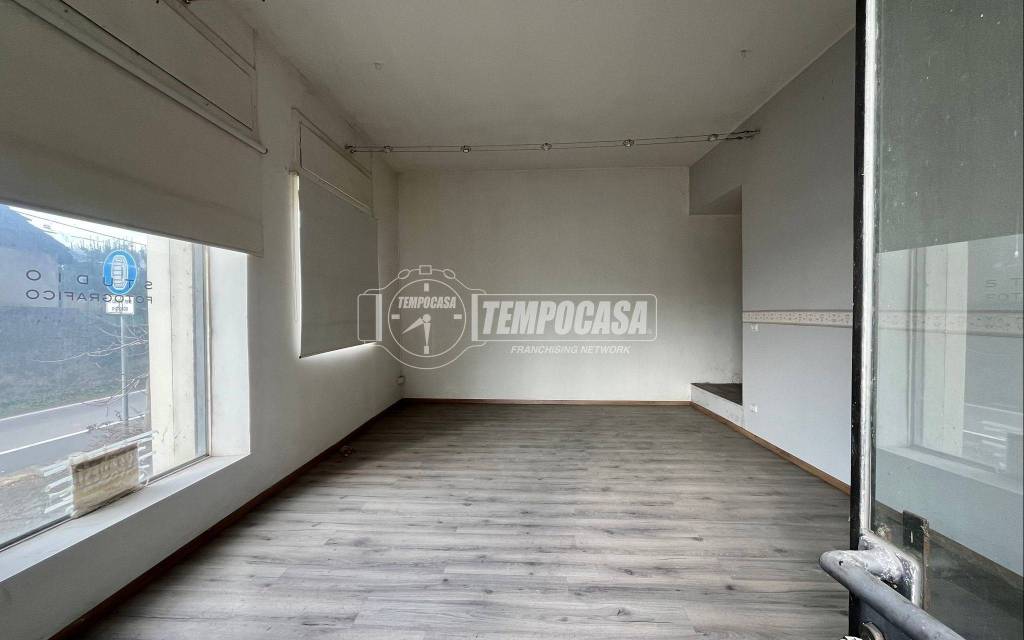 negozio in vendita a Lecco in zona Chiuso