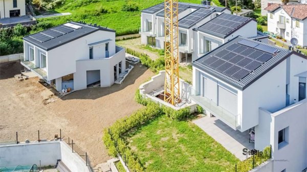 appartamento in vendita a Lecco in zona Laorca