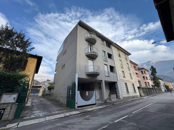appartamento in vendita a Lecco in zona Caleotto