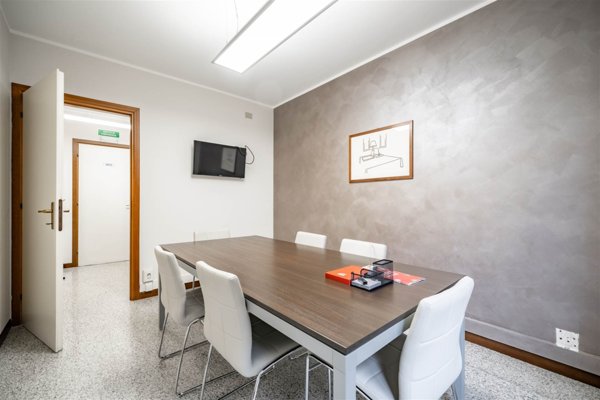 ufficio in vendita a Lecco in zona Lecco Centro