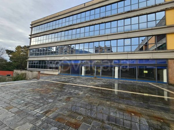 negozio in vendita a Lecco in zona Olate