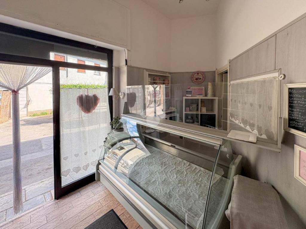 negozio in vendita a Lecco in zona Chiuso