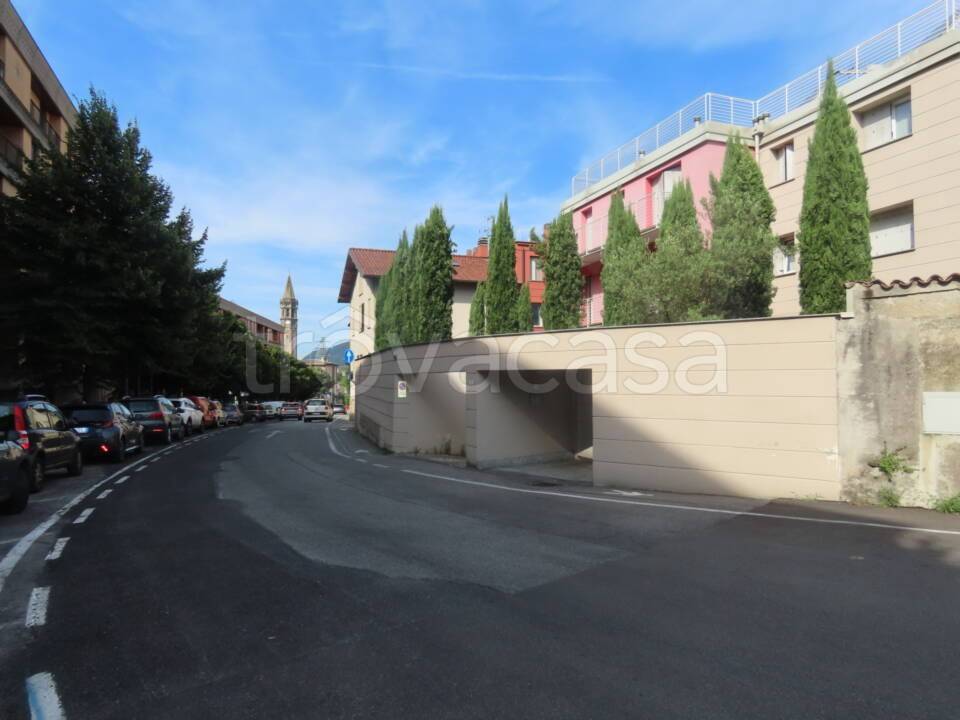 appartamento in vendita a Lecco in zona Castello