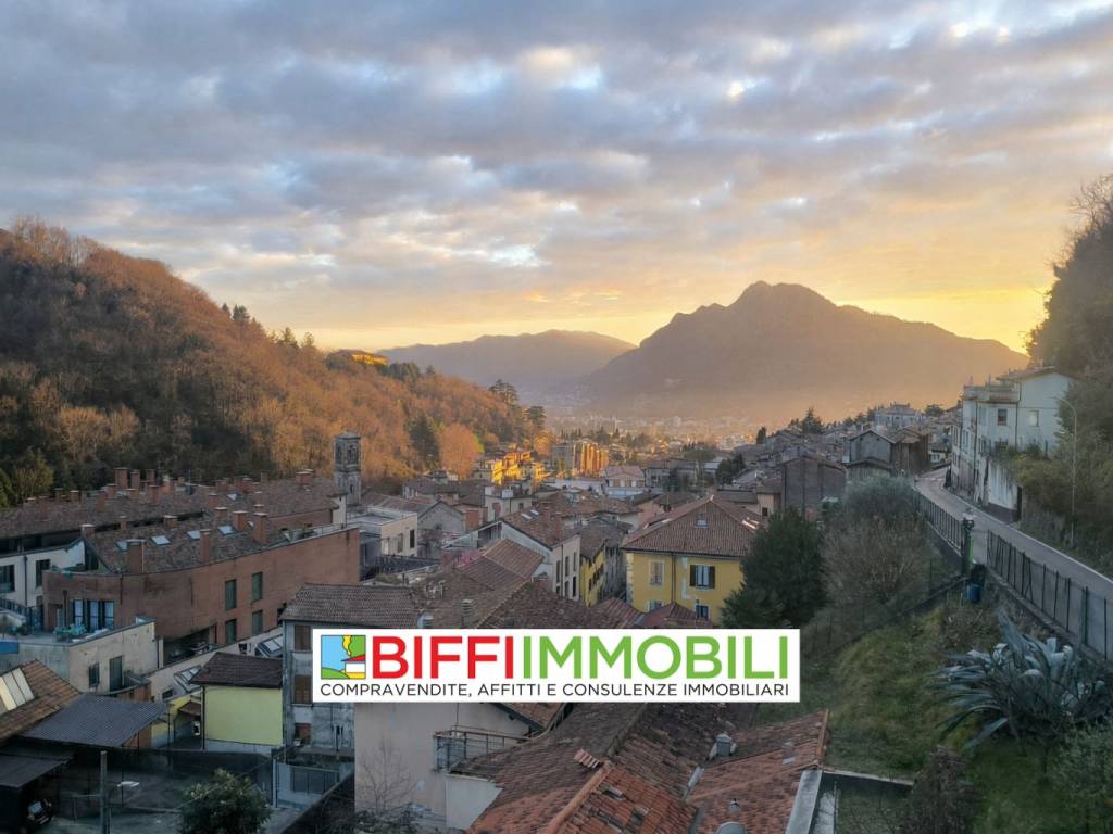 appartamento in vendita a Lecco in zona Laorca