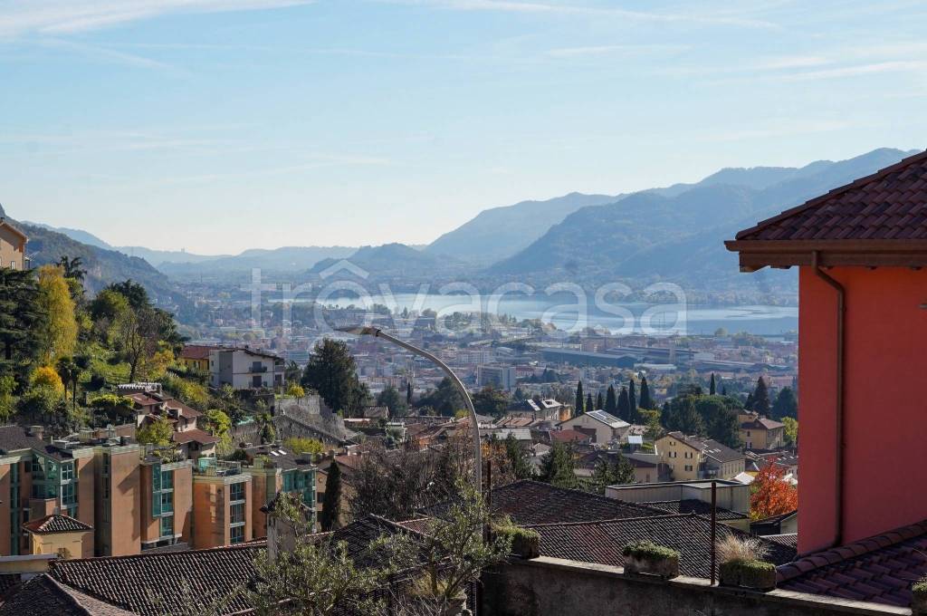 appartamento in vendita a Lecco in zona Rancio