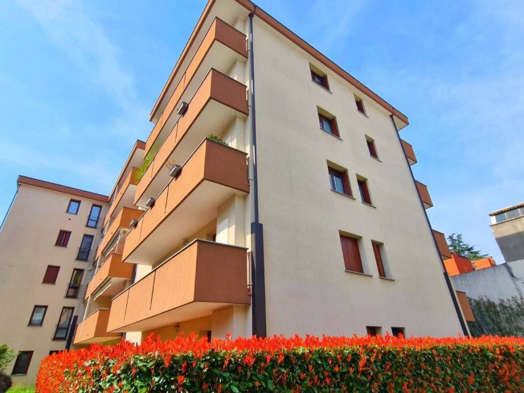 appartamento in vendita a Lecco in zona Castello