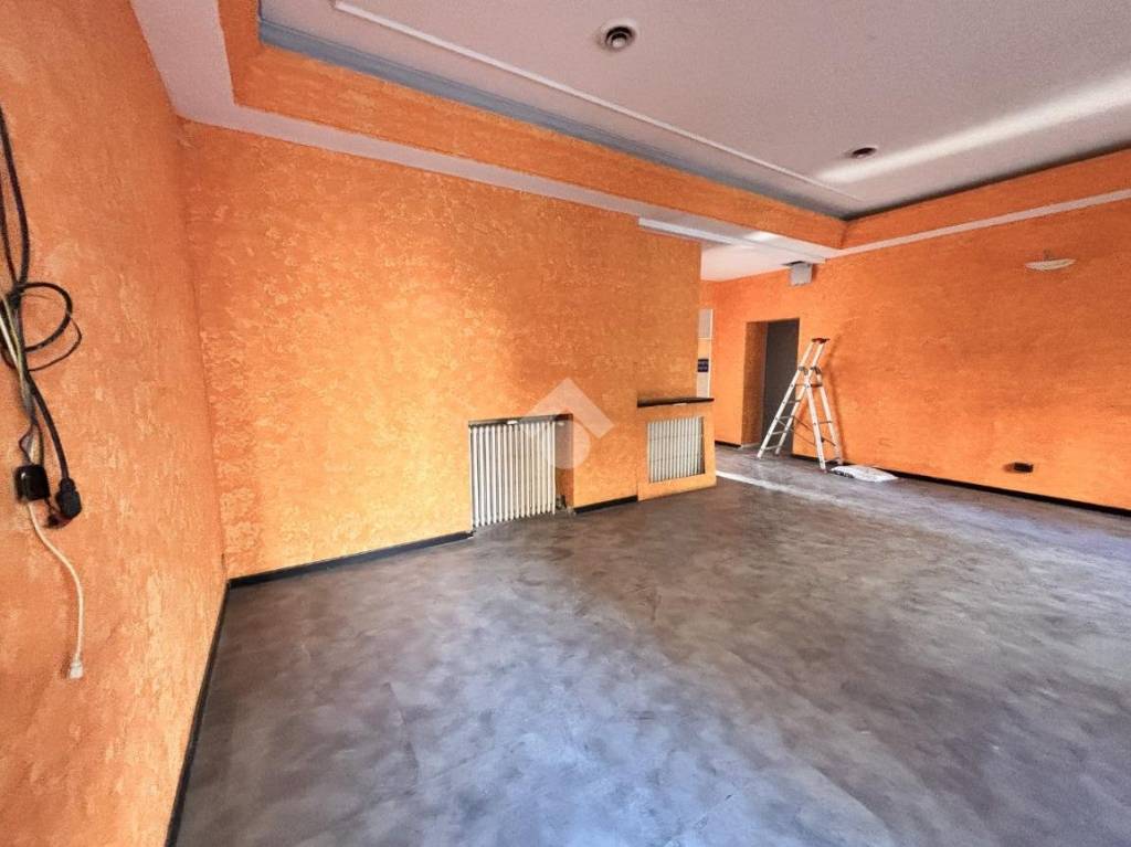 negozio in vendita a Lecco in zona Viale Turati