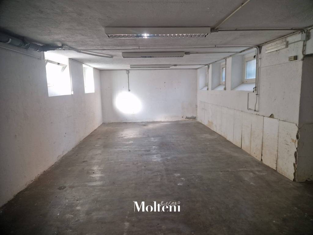 locale commerciale in vendita a Lecco in zona Viale Turati