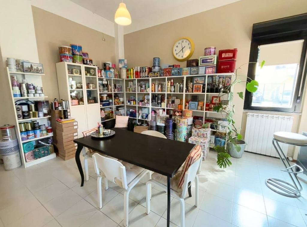 negozio in vendita a Lecco in zona Maggianico