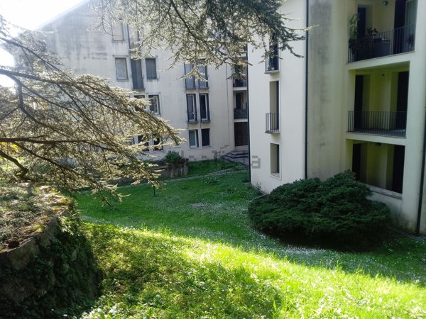 appartamento in vendita a Lecco in zona Castello