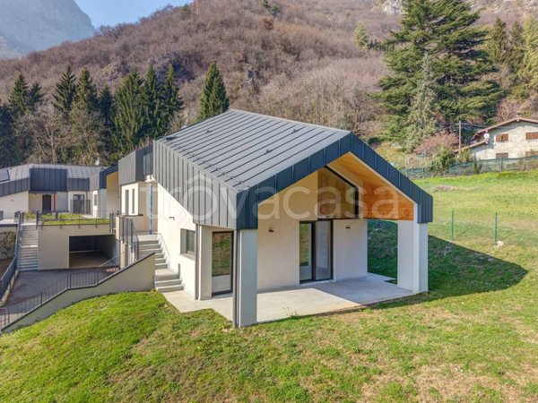 casa indipendente in vendita a Lecco in zona Laorca