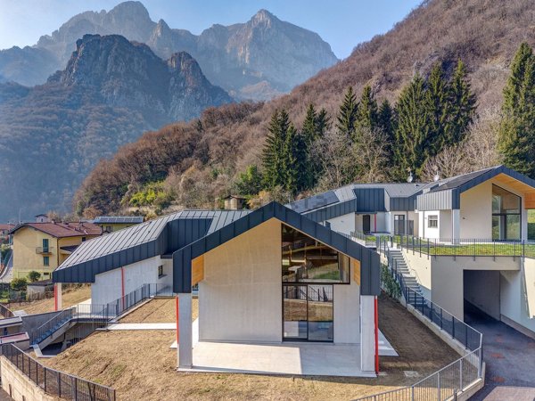 casa indipendente in vendita a Lecco in zona Laorca