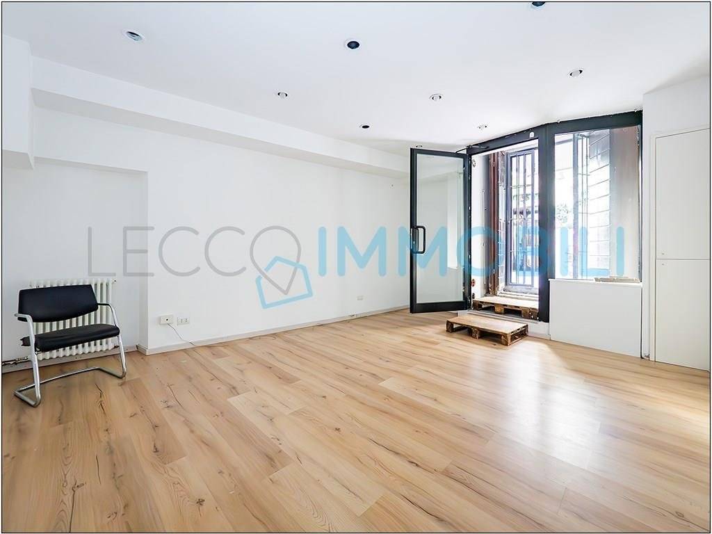 negozio in vendita a Lecco in zona Lecco Centro