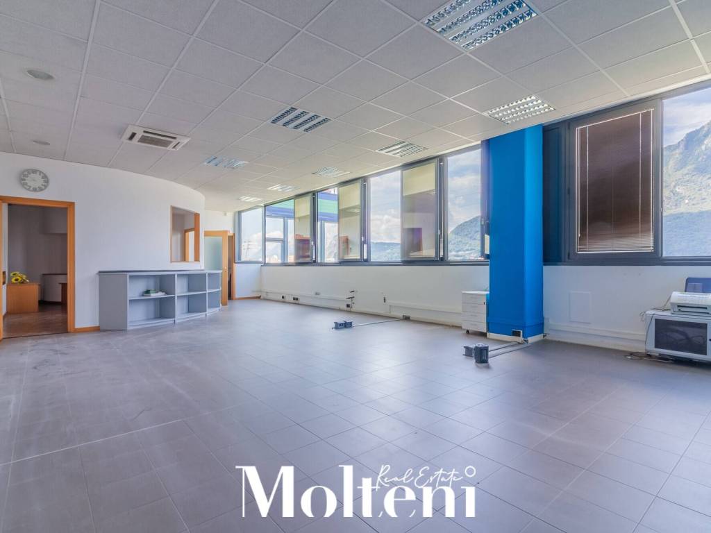 ufficio in vendita a Lecco in zona Maggianico