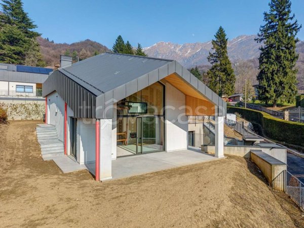casa indipendente in vendita a Lecco in zona Laorca