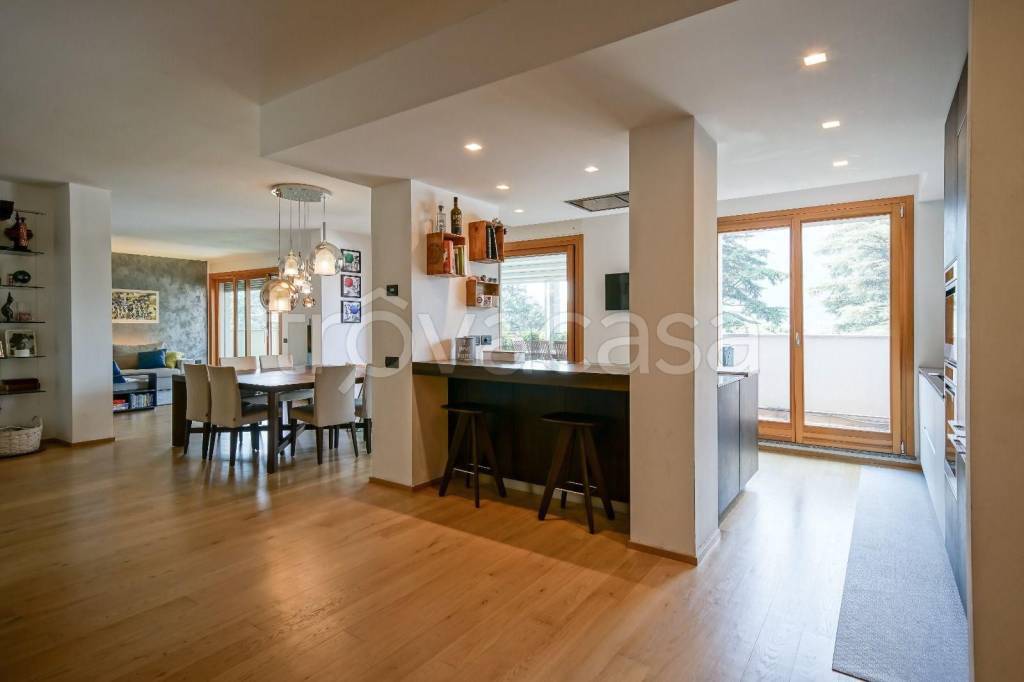 appartamento in vendita a Lecco in zona Maggianico