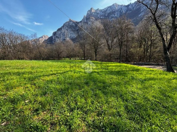 terreno edificabile in vendita a Lecco