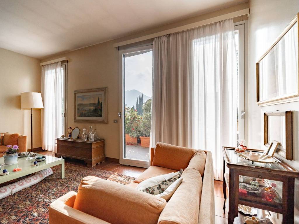 appartamento in vendita a Lecco in zona Castello