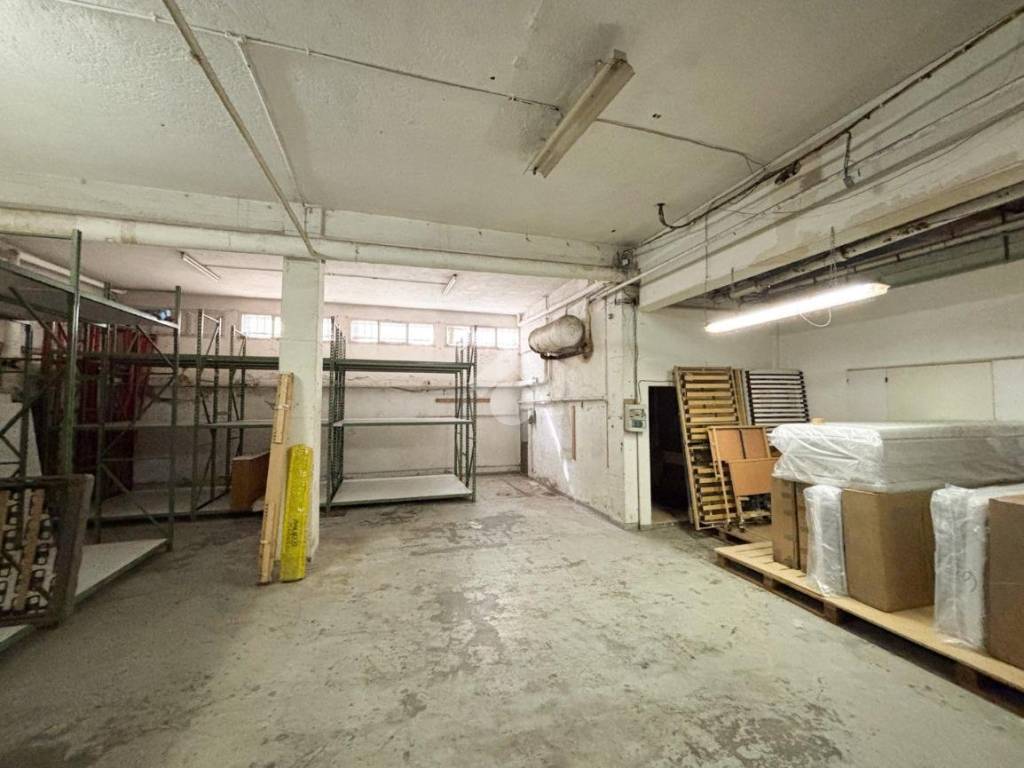 capannone in vendita a Lecco