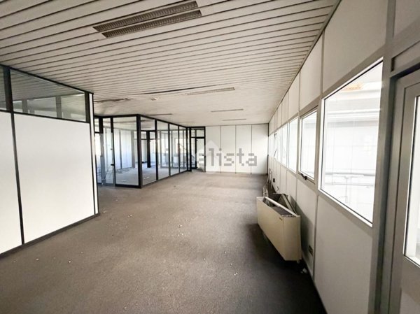 locale commerciale in vendita a Lecco in zona Caleotto