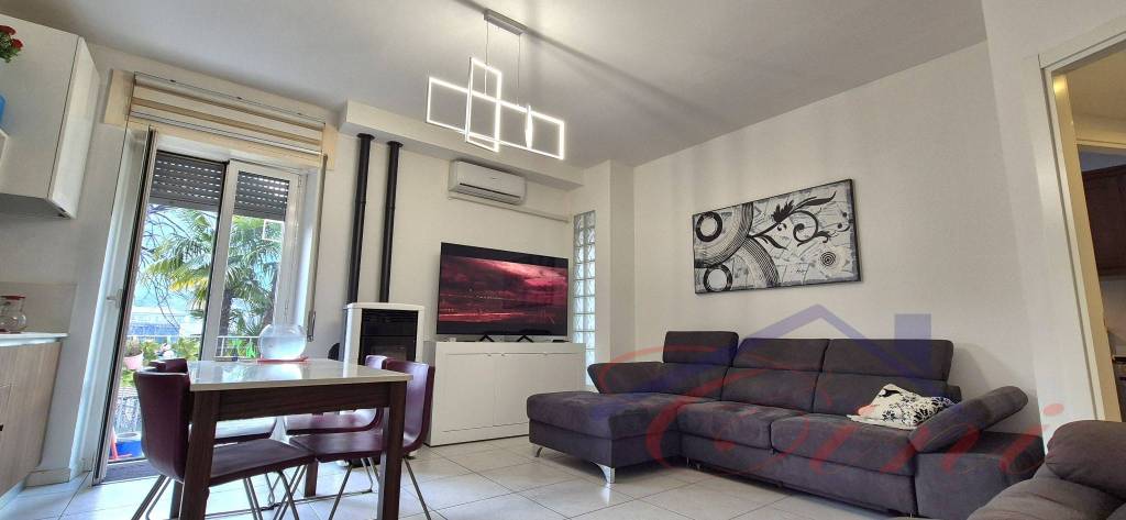 appartamento in vendita a Lecco in zona Pescarenico