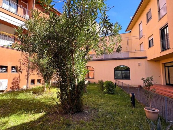 appartamento in vendita a Lecco in zona Pescarenico