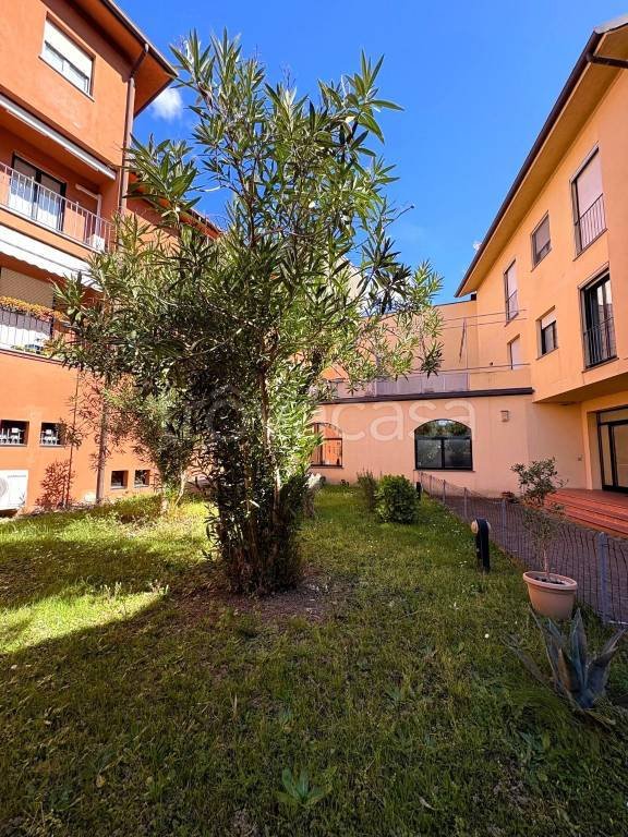 appartamento in vendita a Lecco in zona Pescarenico