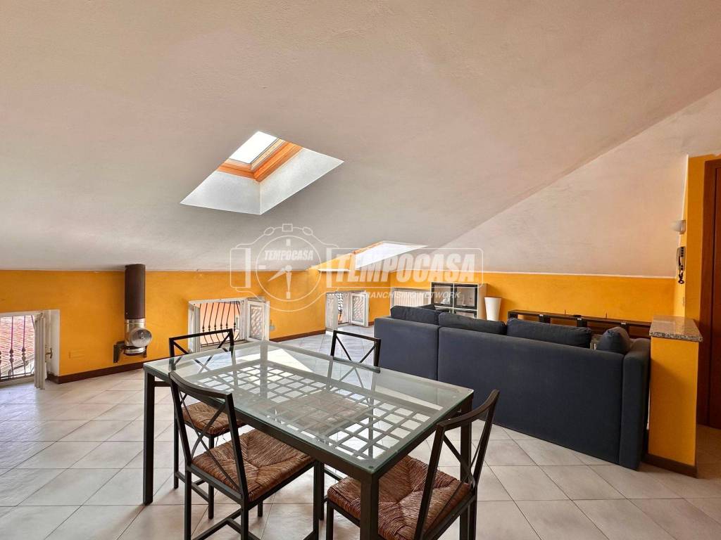 appartamento in vendita a Lecco in zona Castello