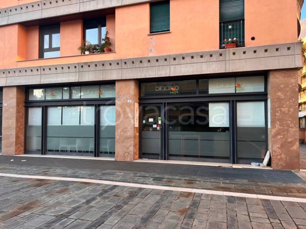 negozio in vendita a Lecco in zona Castello