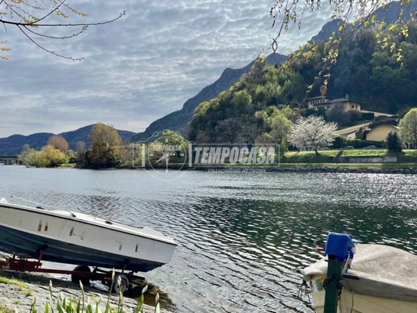 appartamento in vendita a Lecco in zona Pescarenico