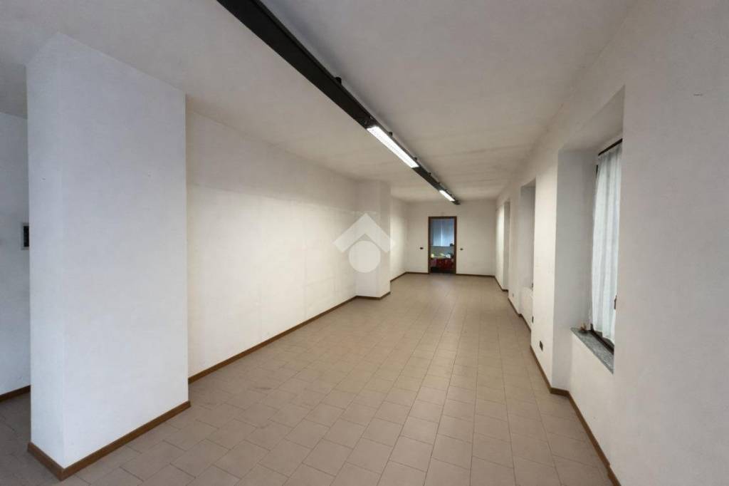 negozio in vendita a Lecco in zona Bonacina