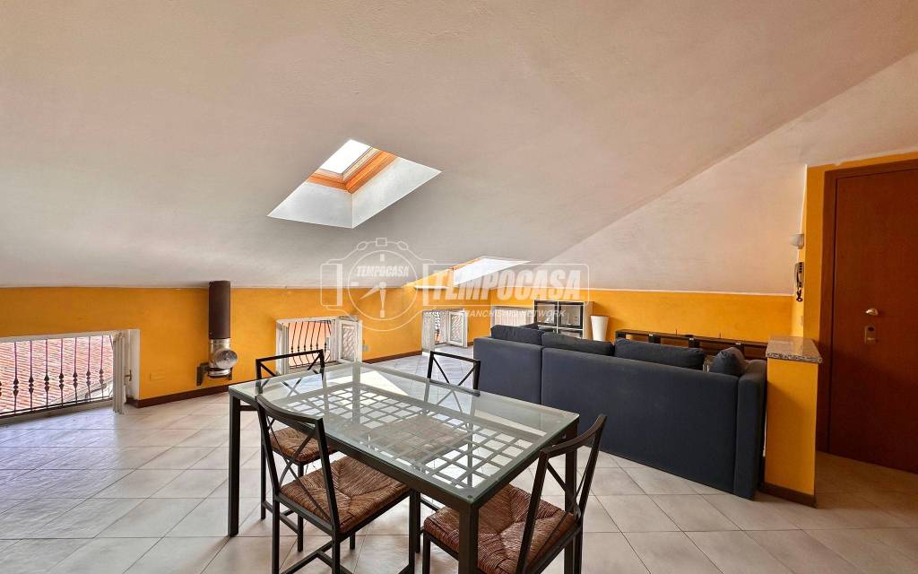 appartamento in vendita a Lecco in zona Castello