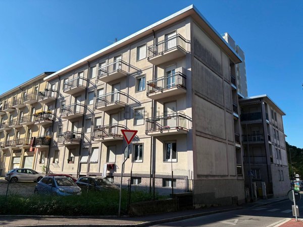 appartamento in vendita a Lecco in zona Castello