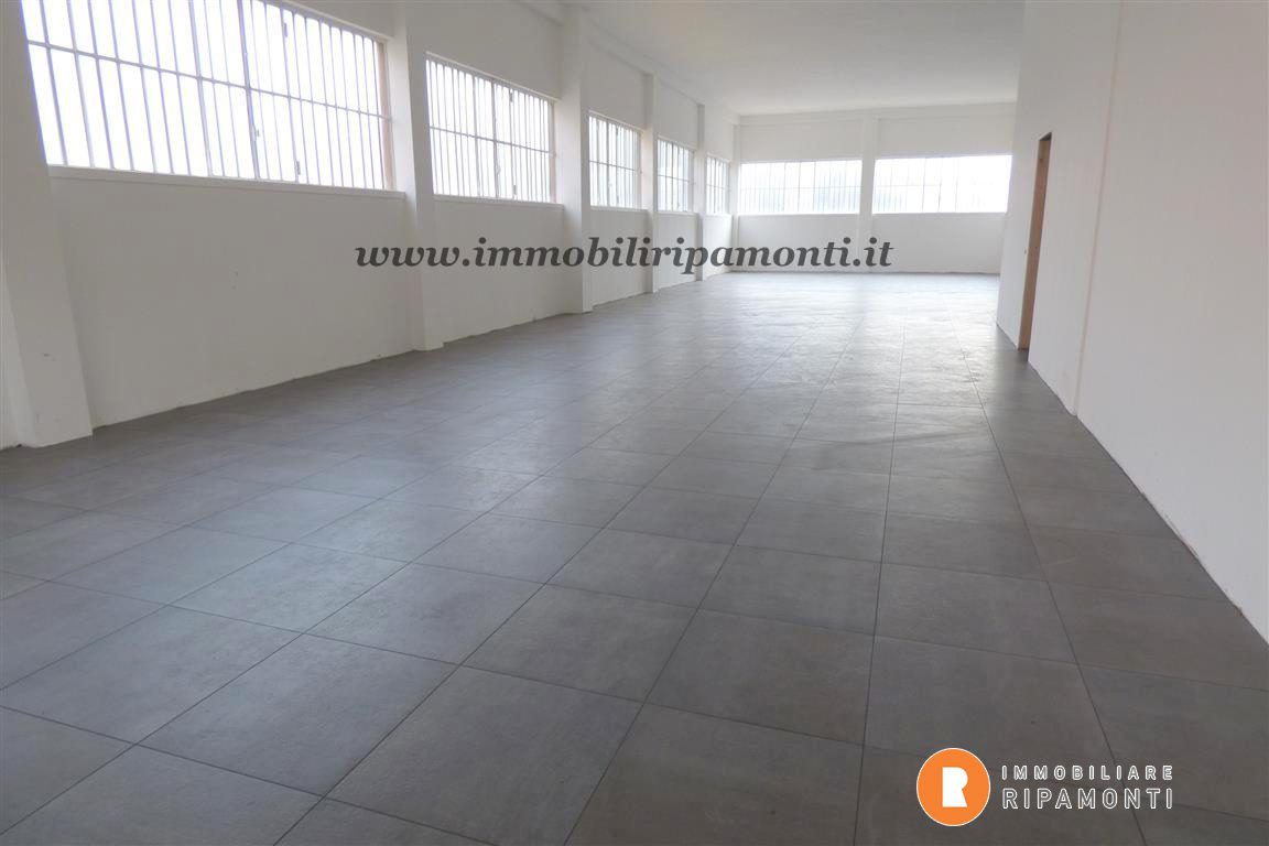 negozio in vendita a Lecco in zona Belledo