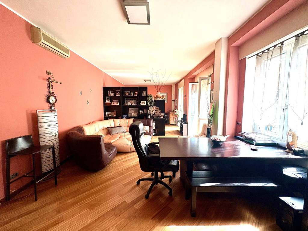 appartamento in vendita a Lecco in zona Pescarenico